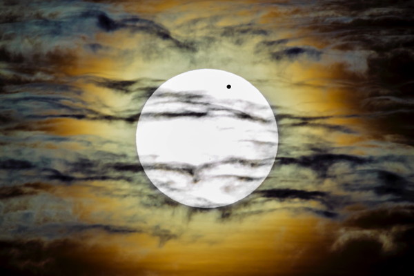 Click for full size 060612_venustransit_2006_-_canon_ef500mm_l_x2_converter.jpg