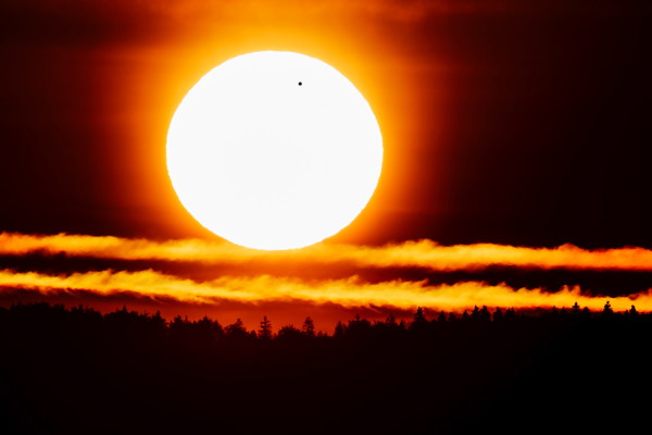 Click for full size 061108_merkurtransit_2006_-_canon_ef500mm_l_x2_converter.jpg